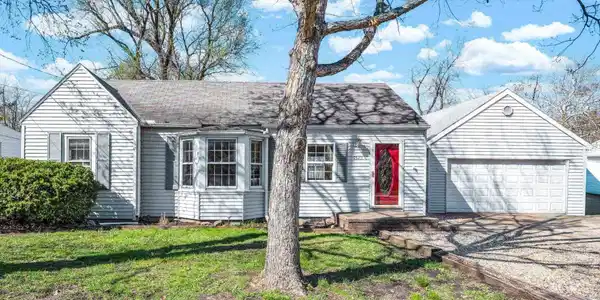 1525 E HENDRYX Lane