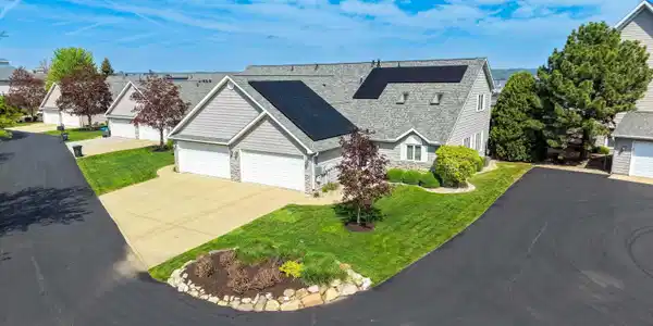 600 HARBOR POINTE Drive