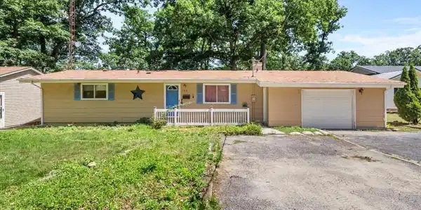 15858 OAK Lane