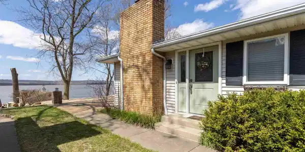 1225 SUNSET Drive