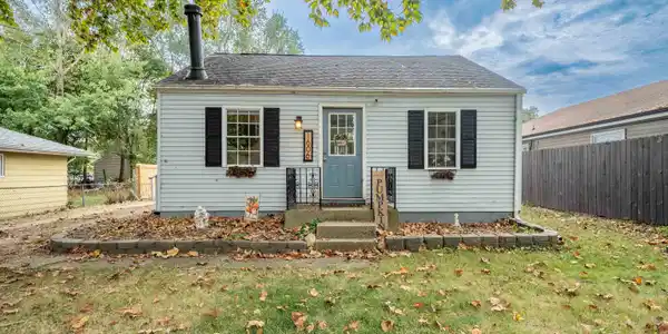 1606 E HENDRYX Place