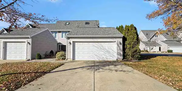 400 HARBOR POINTE Drive