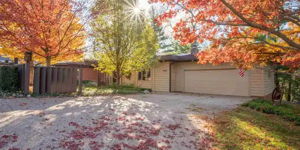 2406 E TANGLEWOOD