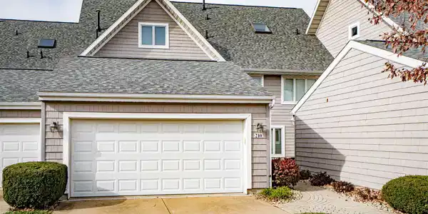 210 HARBOR POINTE