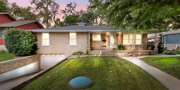 1189 SUNSET Drive