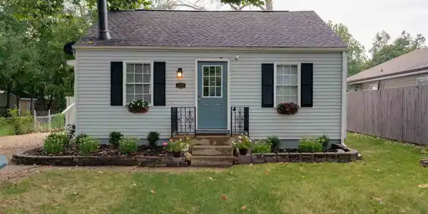 1606 HENDRYX Place
