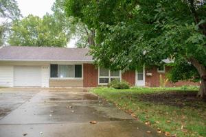 209 W MAPLE Street