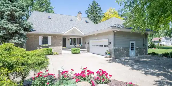 1193 SUNSET Drive