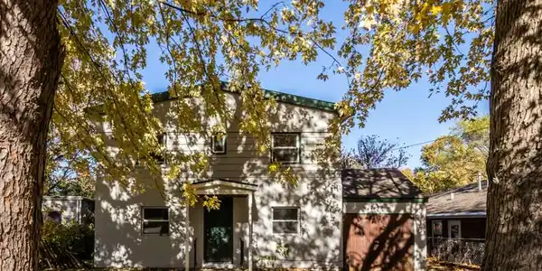 2119 E RIVERVIEW