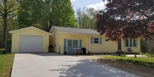 104 W ZIMMERMAN Street