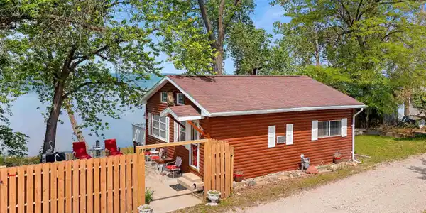 1313 SUNSET Drive