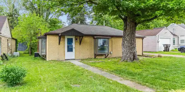 1524 E HENDRYX Lane