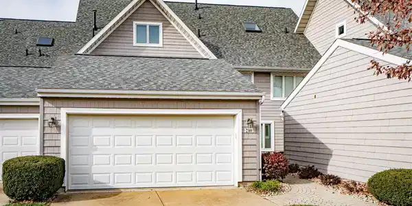 210 HARBOR POINTE