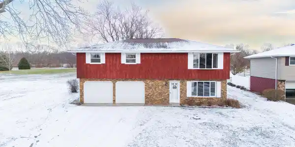 1176 SUNSET Drive