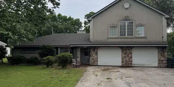 3302 E CEDAR HILLS Drive