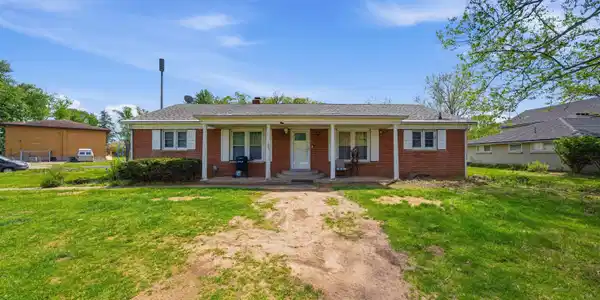 3308 E CEDAR HILLS Drive