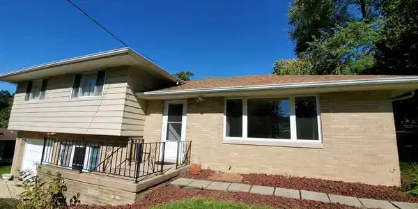 2423 E Grand View