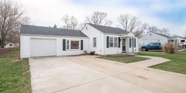 1530 E COURT