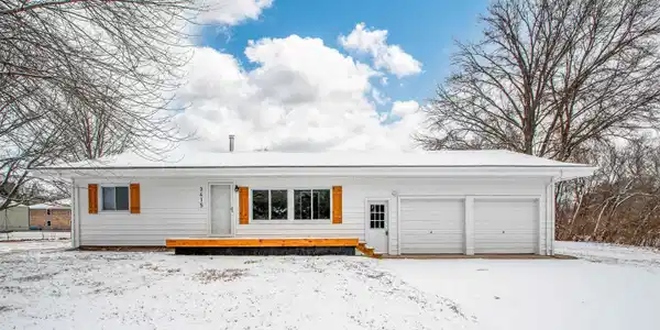 3415 E CEDAR HILLS Drive
