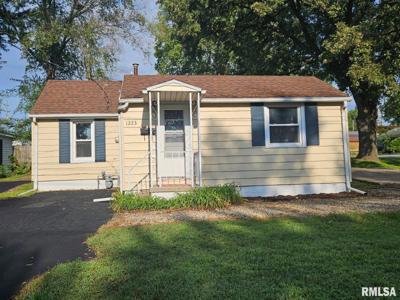 1223 N FRONT Street