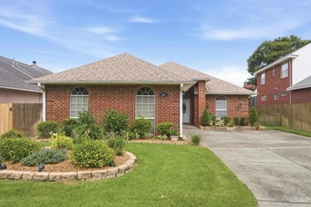 3027 Oak Pointe Dr