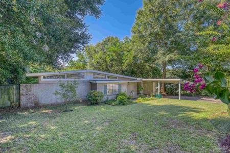 921 Lagoon Dr