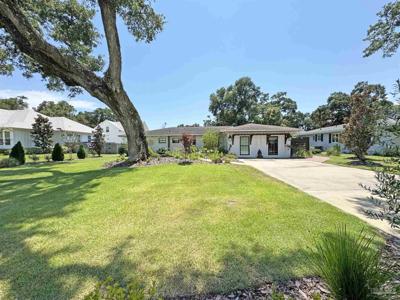 17 Lakeside Dr