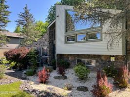 16 Woodhill Ln