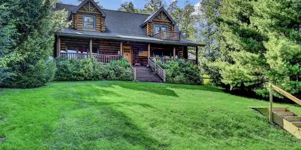 1310 Lake Ariel Highway