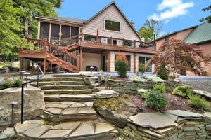 2052 Roamingwood Rd