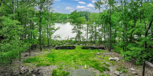 151 E Lake Dr
