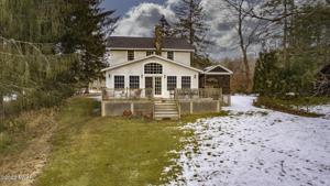 382 Delaware Dr
