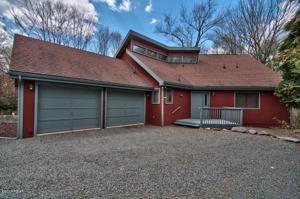 582 W Lakeview Dr