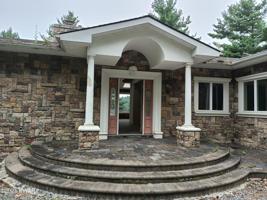 827 Twin Lakes Rd