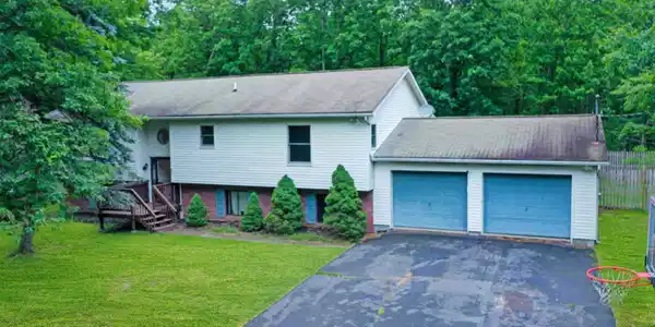 106 Almond Ct