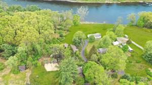 100 River View Ln