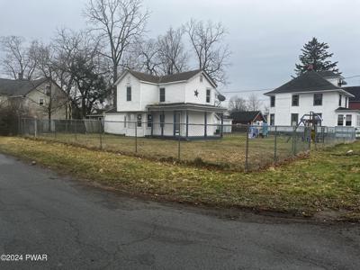 200 Avenue I