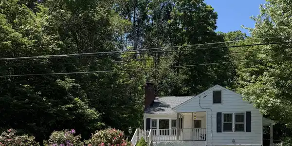 1225 Lake Ariel Highway