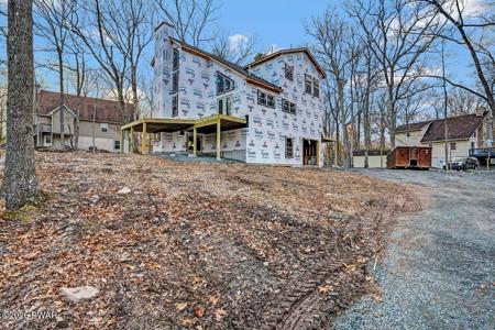 101 Maple Leaf Road