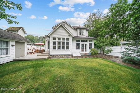 207 W George St