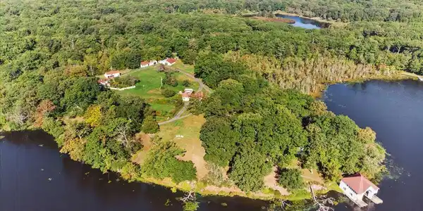 122 Colonia Rd