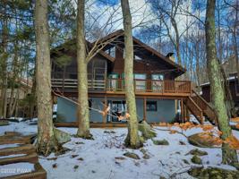 742 E Lakeview Dr