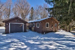 1235 Woodhill Ln