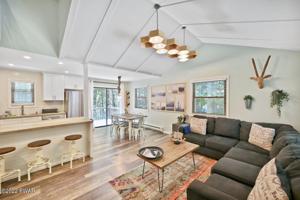 13 Chestnuthill Dr