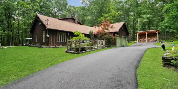 246 Log Tavern Dr