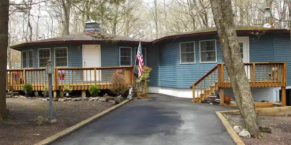 111 Beach Rd