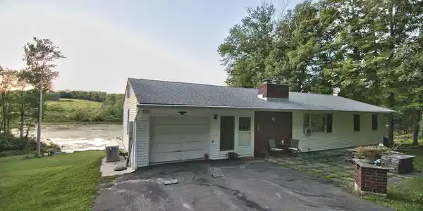 111 Eleanor Ln