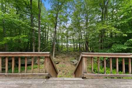 17 Peace Field Ln