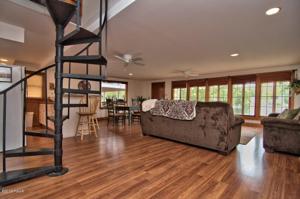 111 Cardinal Ln
