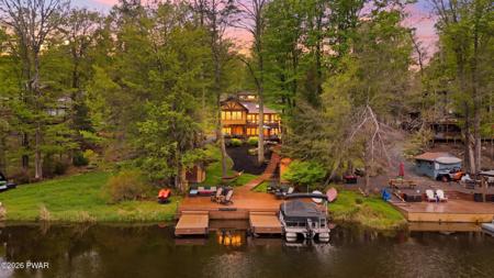 562 Lakeview Drive W